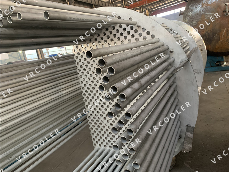 What factors determine the price of a 2507 shell-and-tube heat exchanger?