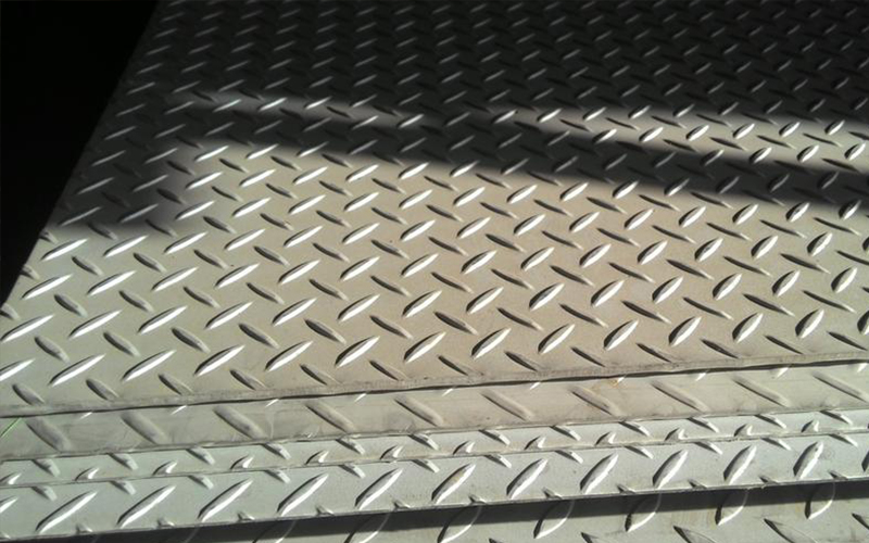 Stainless steel checkered plate