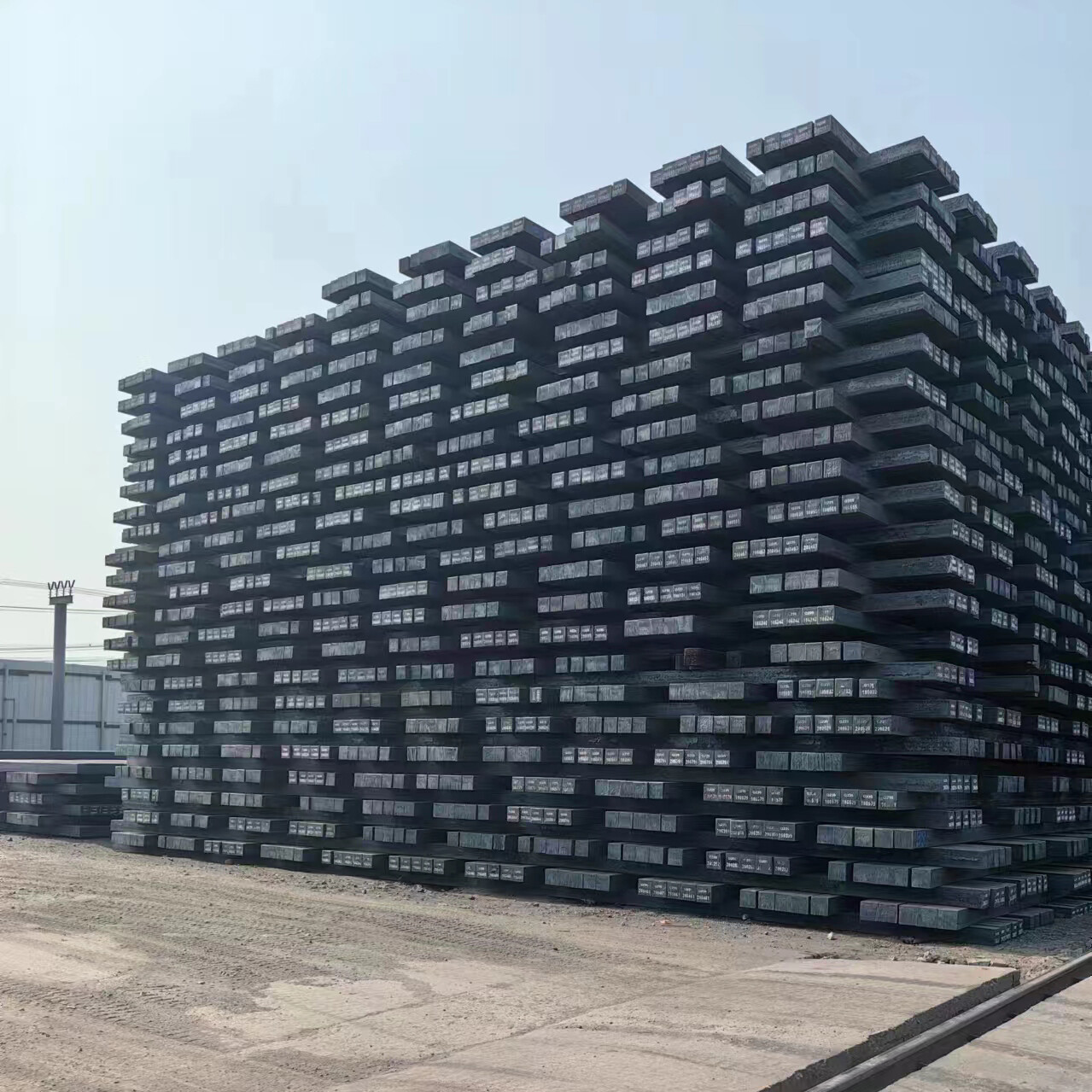 The giant steel ship sets sail! 1,000 tons of steel billets are sent to Djibouti to help Africa's construction