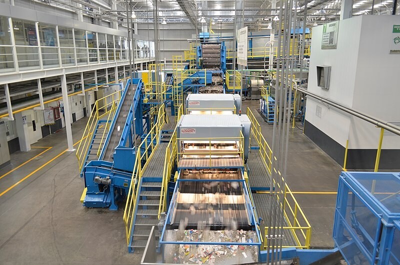 800px-Proceso de reciclaje PetStar.jpg