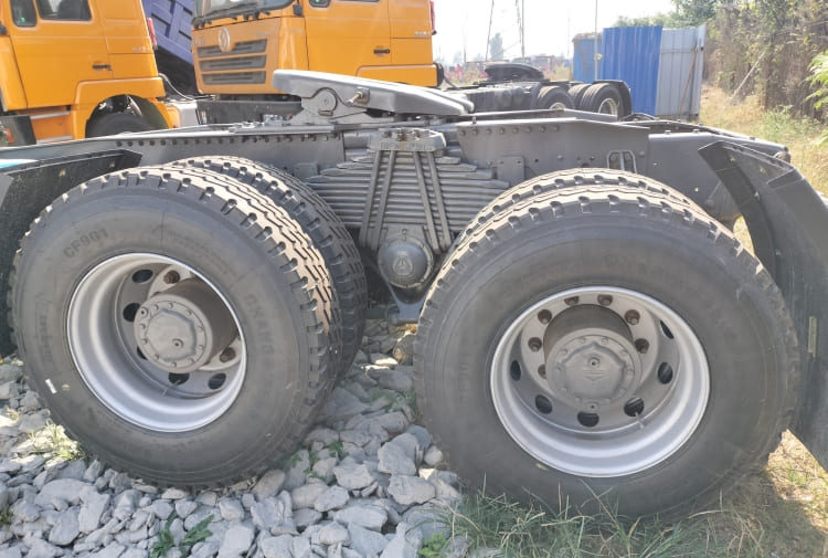 Sinotruk Howo 371/380/420/430 6x4 Tractor Truck