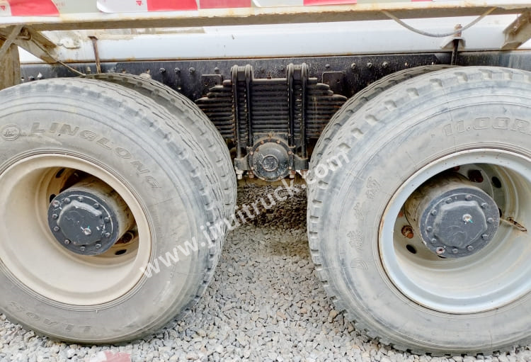 Shacman M3000 mixer truck (1).jpg SHACMAN 8×4 M3000 Mixer Truck