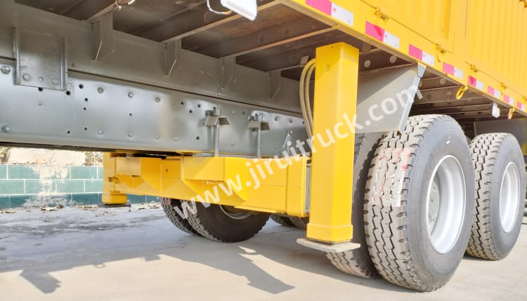 howo cargo crane truck (1).jpg