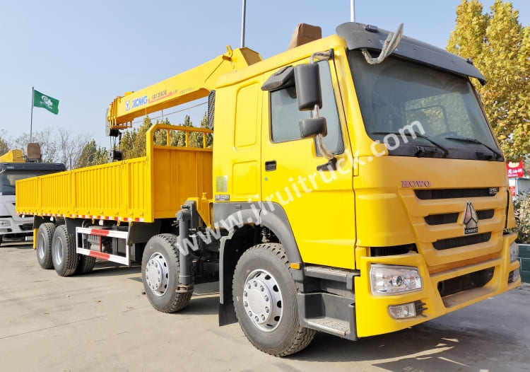 howo cargo crane truck (4).jpg
