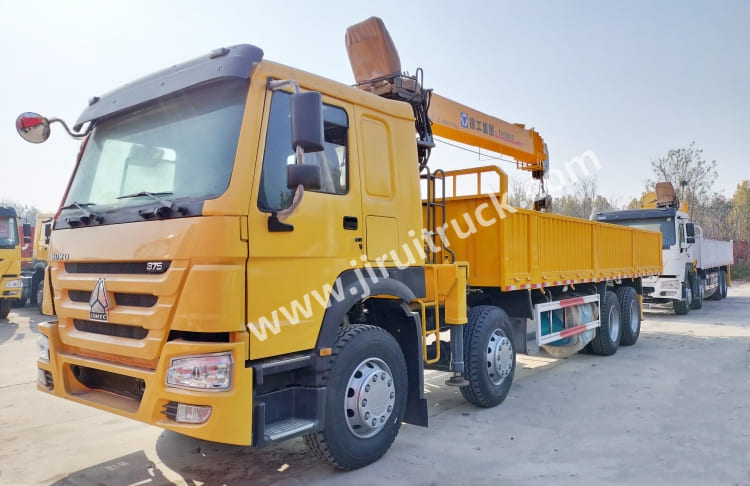 howo cargo crane truck (7).jpg