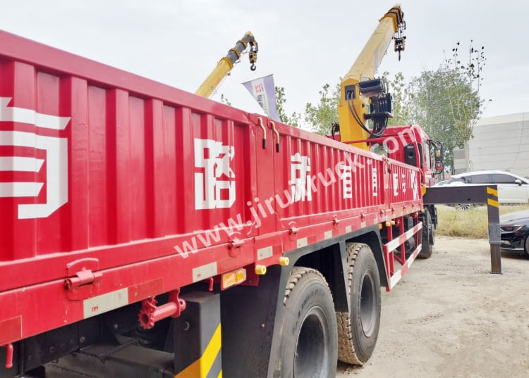 Dongfeng crane cargo truck (5).jpg