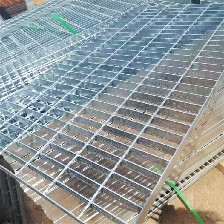 Electrowelded grating with twisted square