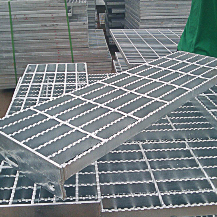 Different strips and half-moon serrated steel grilles