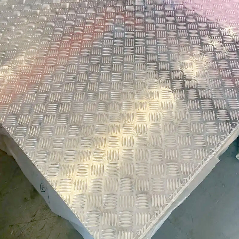 Five-rib pattern aluminum plate