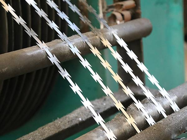 Blade thorn rope with thorn steel wire hot-dip galvanized thorn net