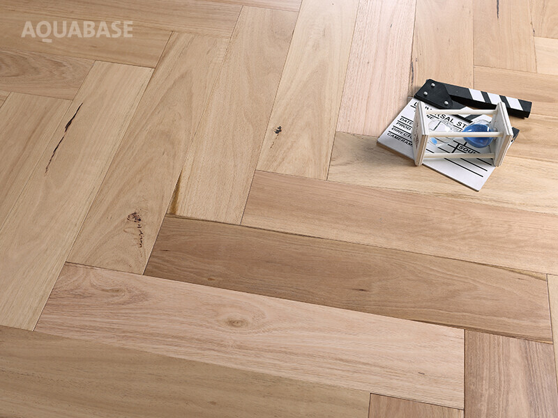 HERRINGBONE-BLACKBUTT