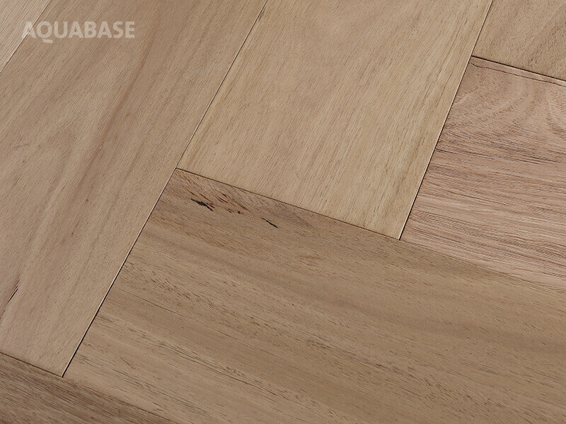 HERRINGBONE-BLACKBUTT