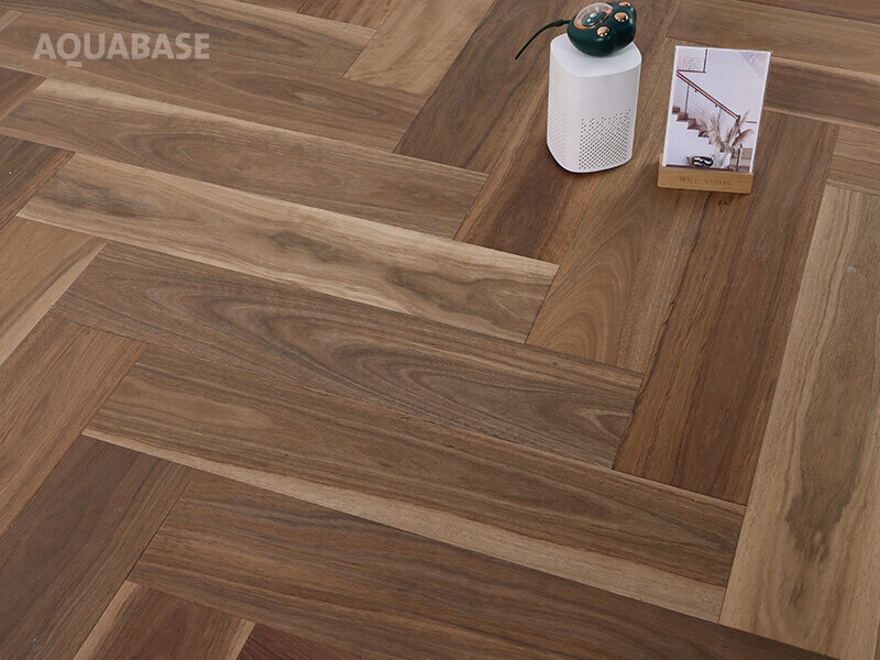 HERRINGBONE-SPOTTED GUM