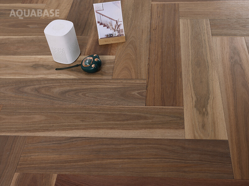 HERRINGBONE-SPOTTED GUM