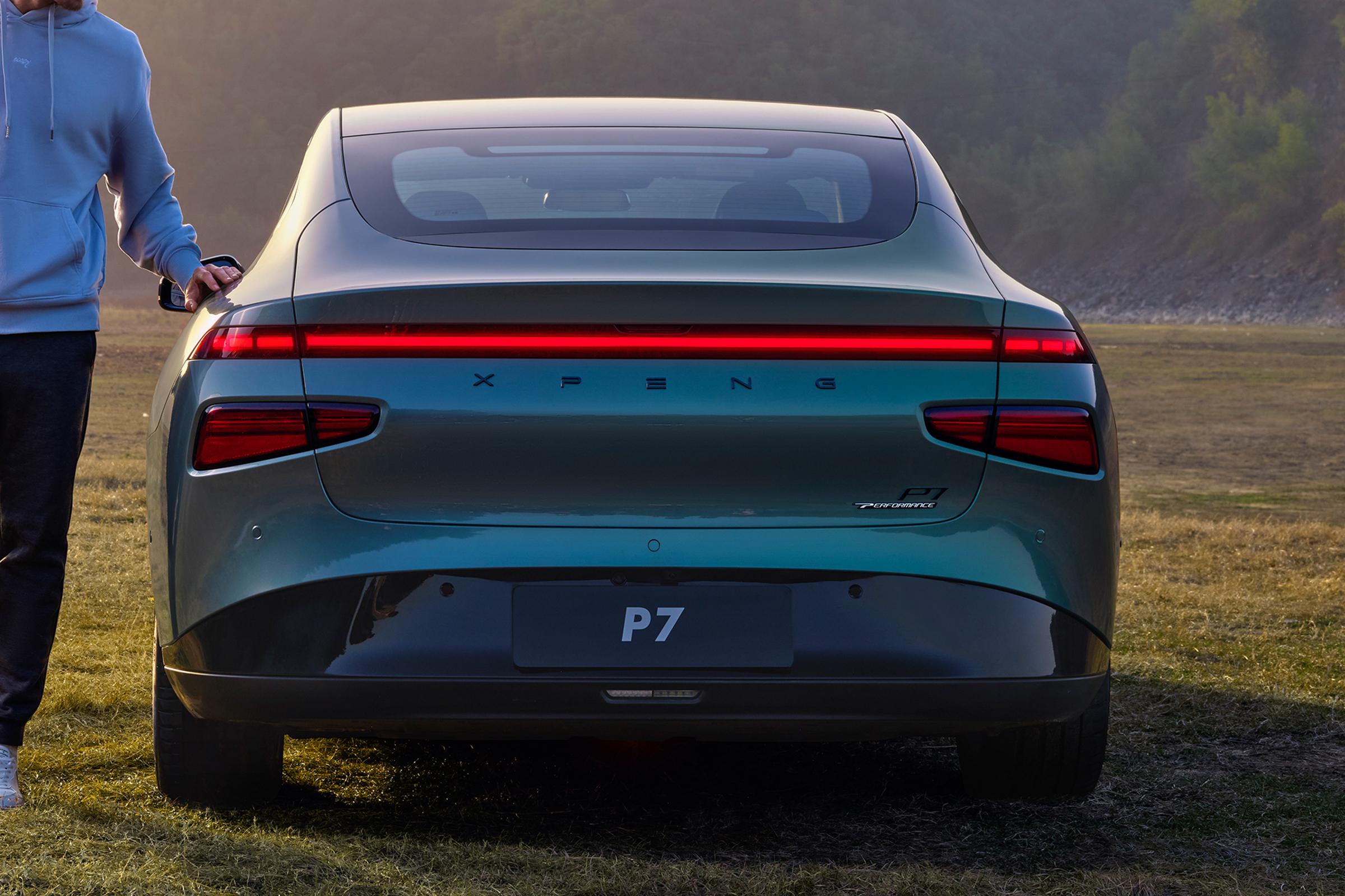 STOCK XPENG 2023 P7i max 702km pure electric car chinese electric car for adult