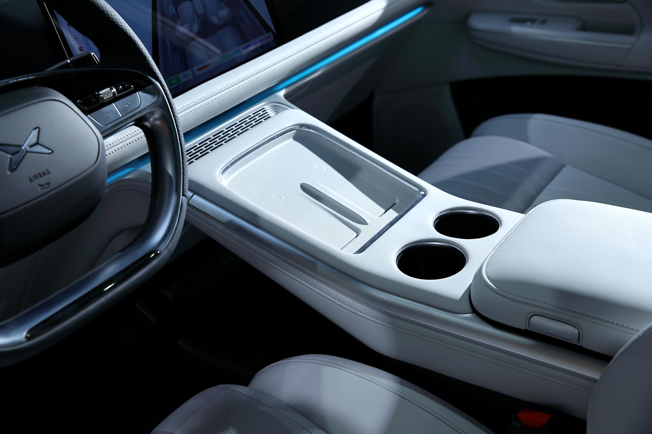 Hot Sale 2024 Smart Long Range 500 KM New Energy Vehicle XPeng G9 EV Electric Car In Stock