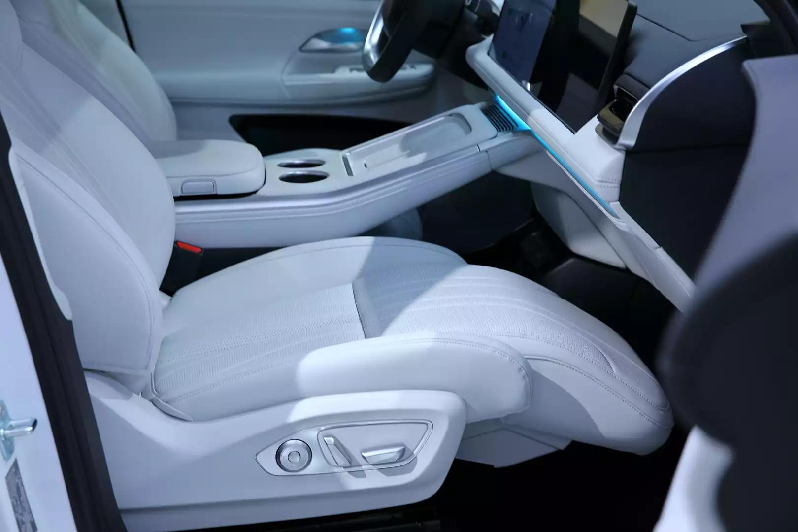 Hot Sale 2024 Smart Long Range 500 KM New Energy Vehicle XPeng G9 EV Electric Car In Stock