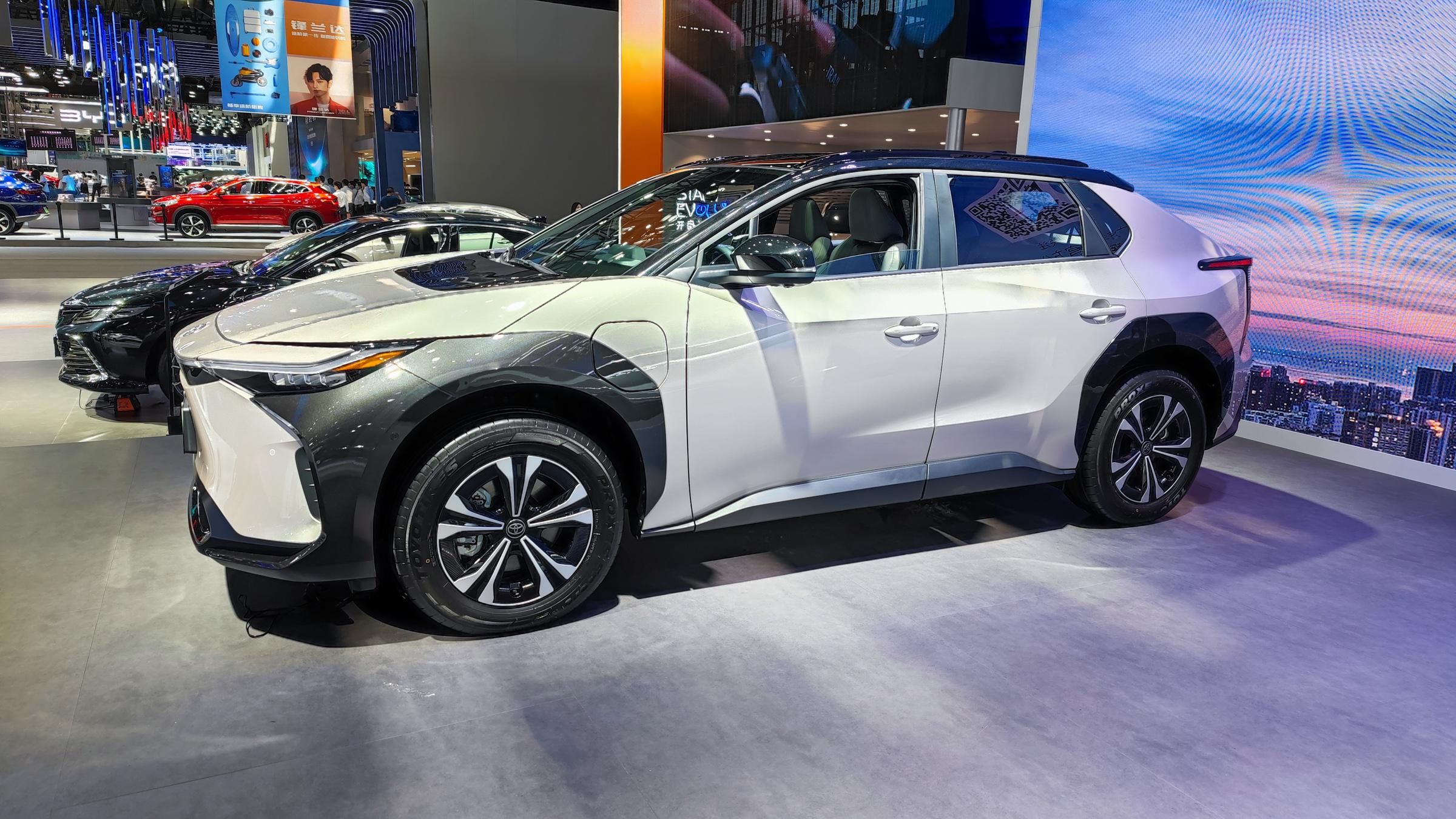 2023 China Top Sell Toyota bZ3 Smart Electric Car Model Sedan Adult