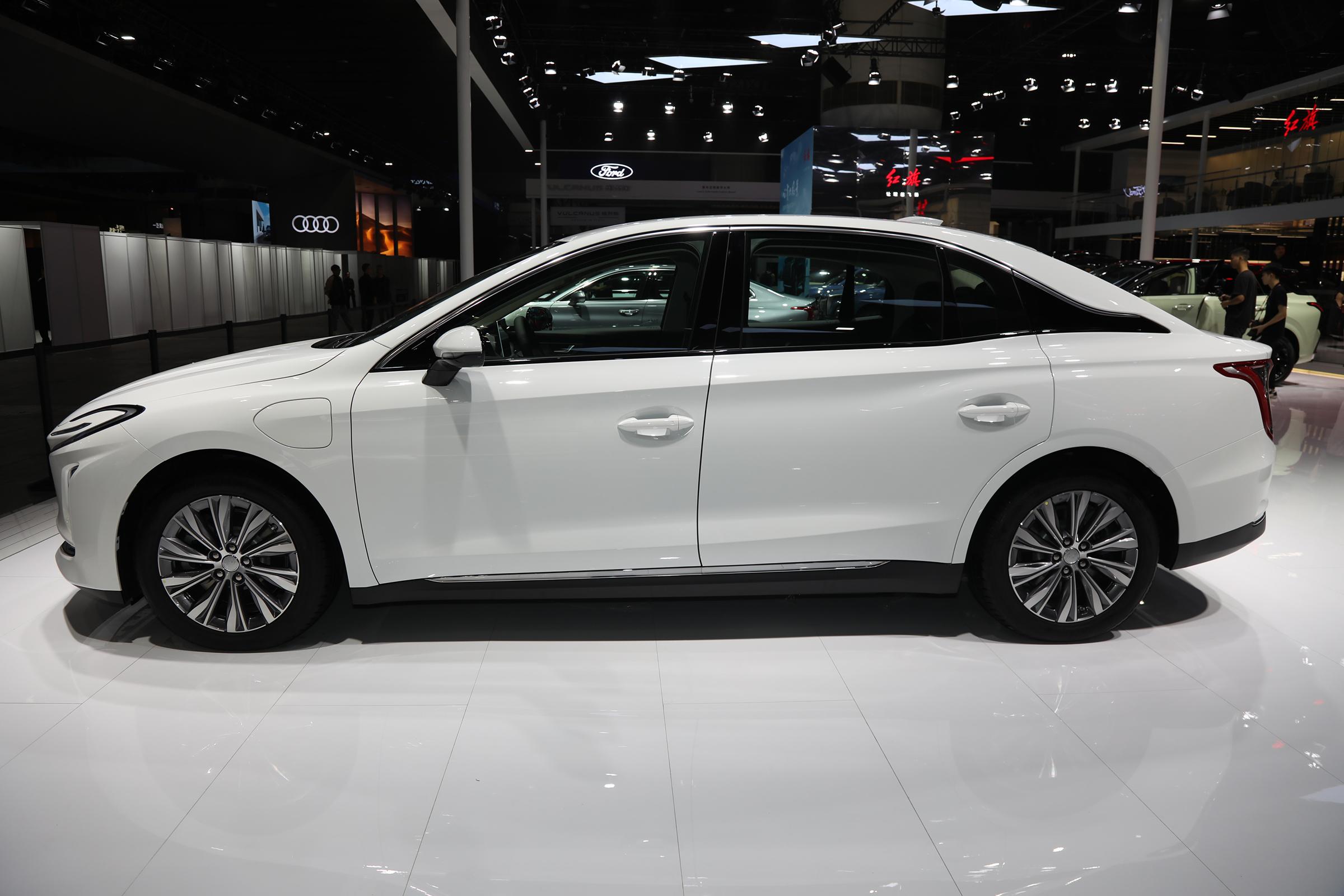 2023 2024 Hongqi E-Qm5 electric vehicles car Taxi (2023 plus) 431Km Battery Change Enjoyment 4Wheel New energy