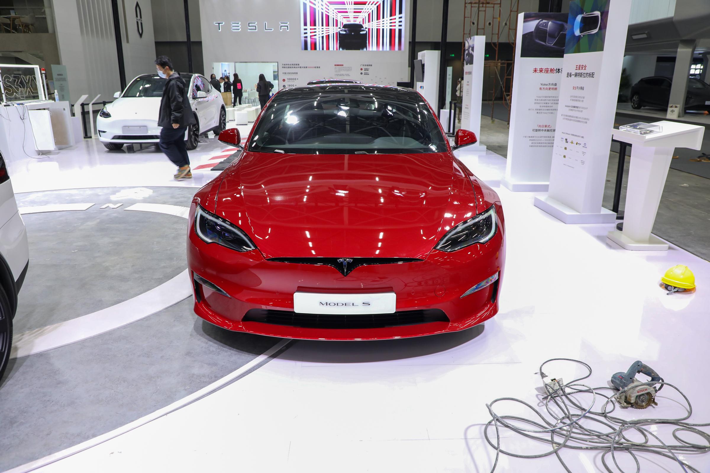 2024 Tesla Electric Car Performance EV Sedan Car High Speed New Energy Vehicles Tesla Model S Plaid for Sale