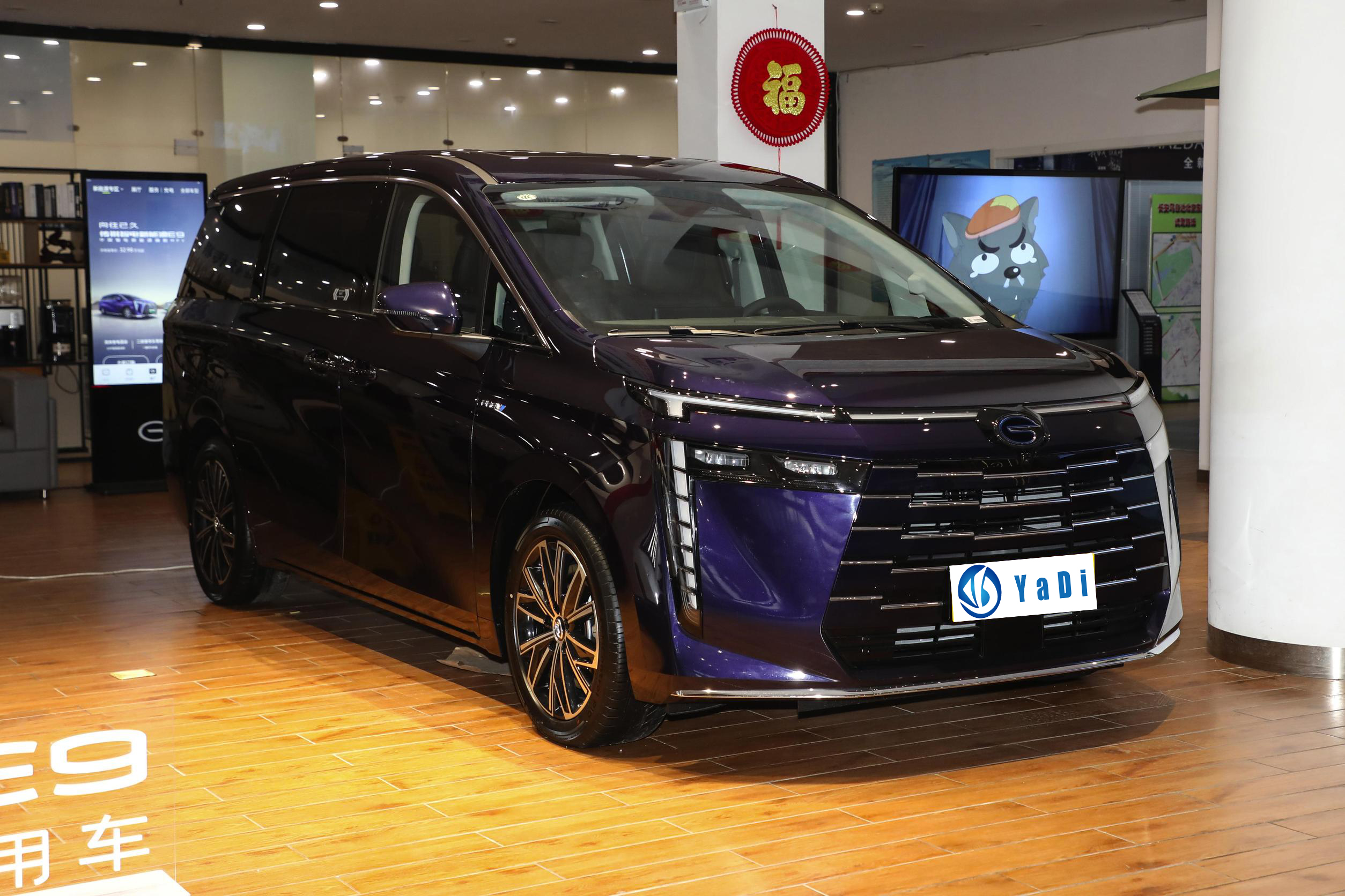 New energy vehicle GAC Trumpchi E8 plug-in hybrid has a cruising range of 150 kilometers