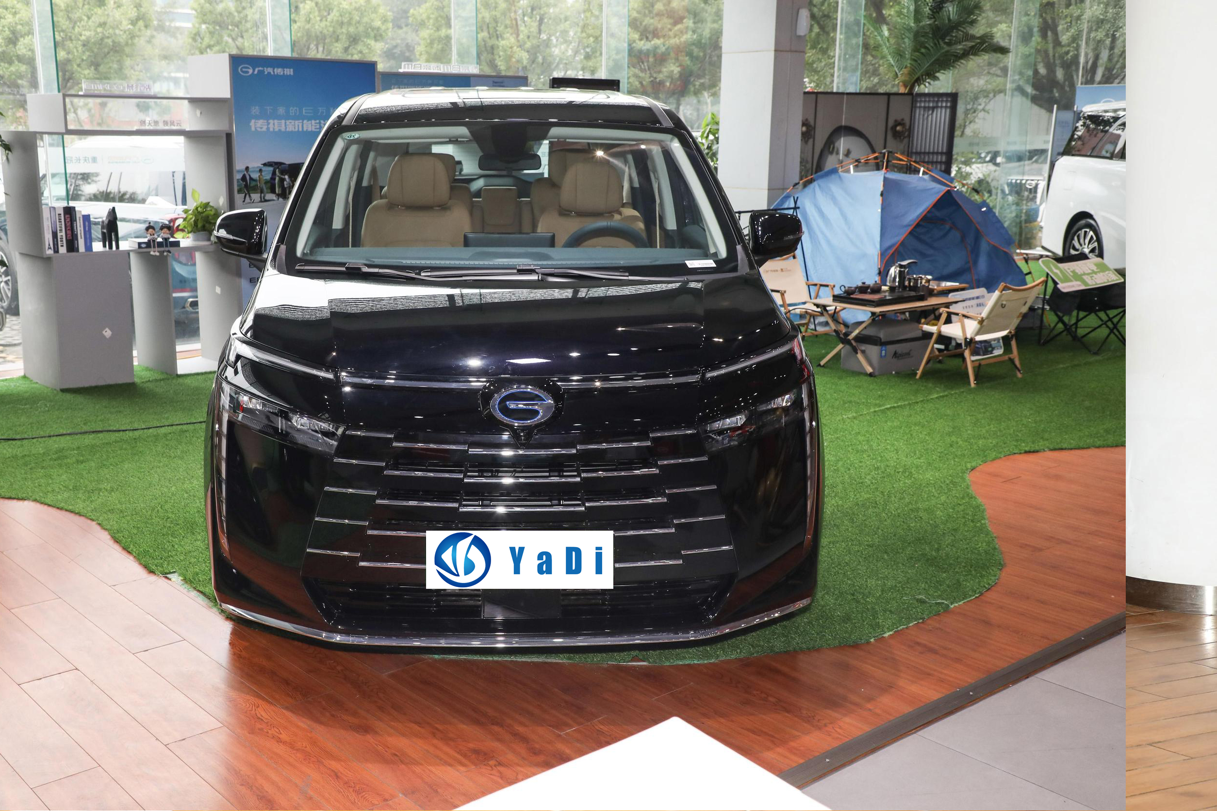 New energy vehicle GAC Trumpchi E8 plug-in hybrid has a cruising range of 150 kilometers