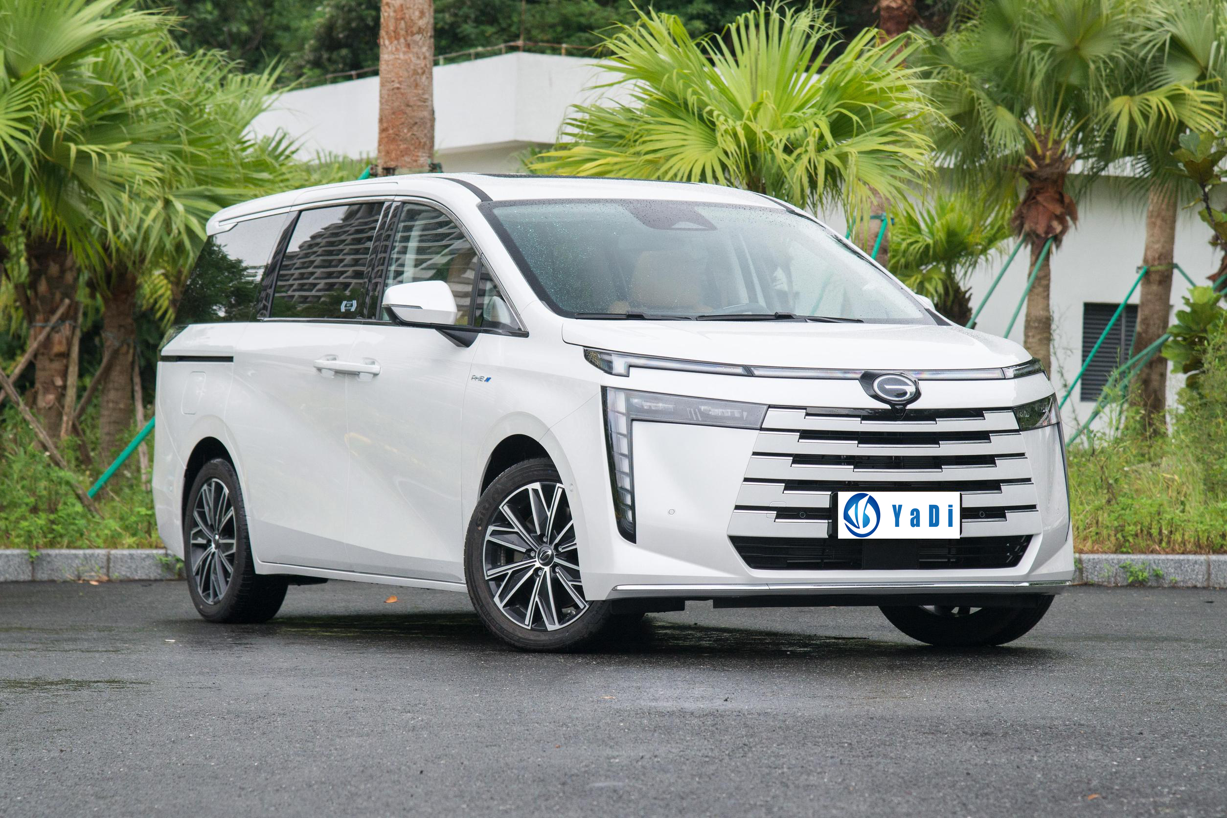 New energy vehicle GAC Trumpchi E8 plug-in hybrid has a cruising range of 150 kilometers