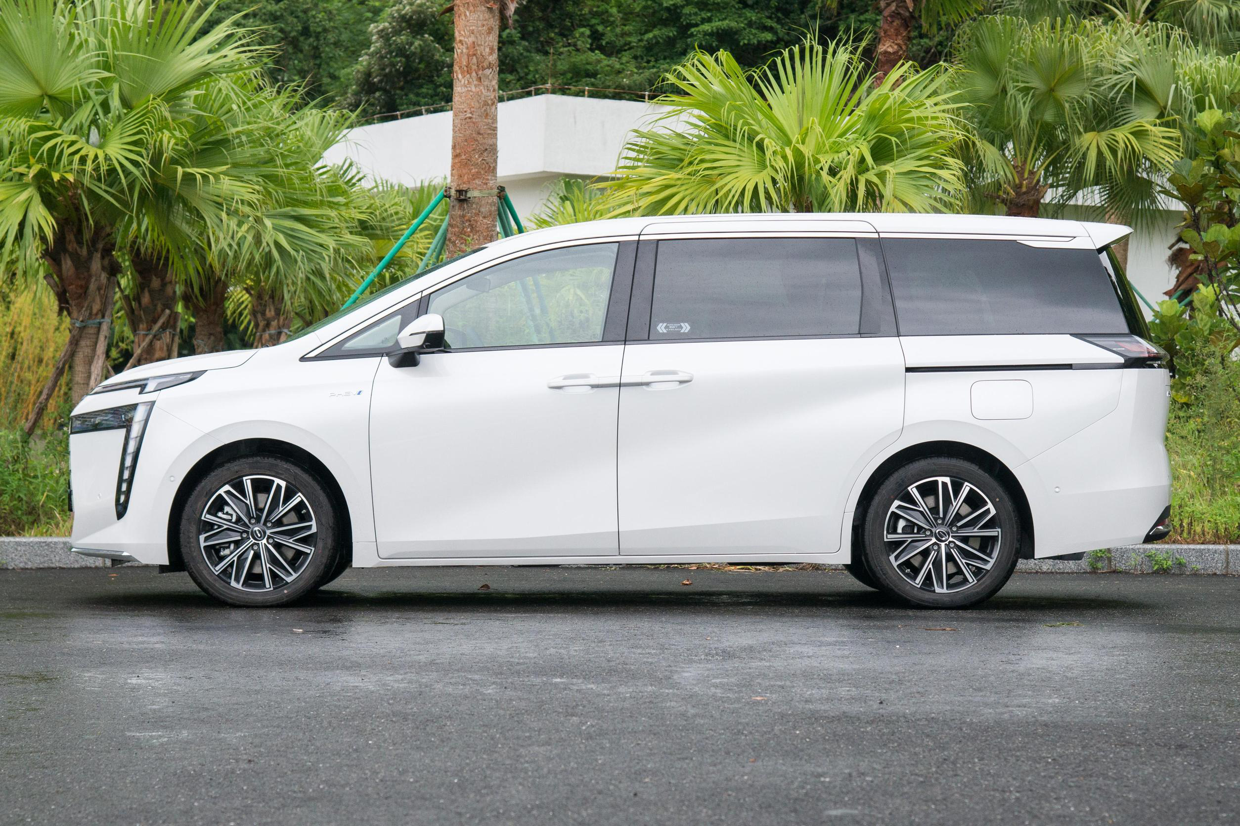 Best Selling New Energy Vehicle SUV GAC Trumpchi ES9 2023 PHEV 143KM Pro Long Range Electric Vehicle