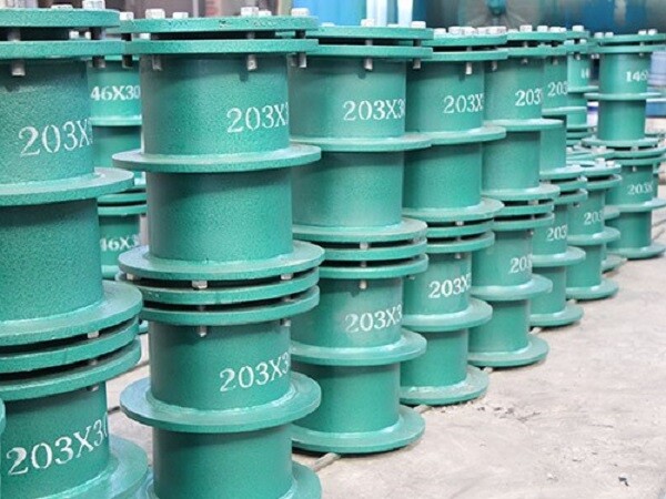 Стальной жесткий водонепроницаемый рукав и гибкий водонепроницаемый рукав.