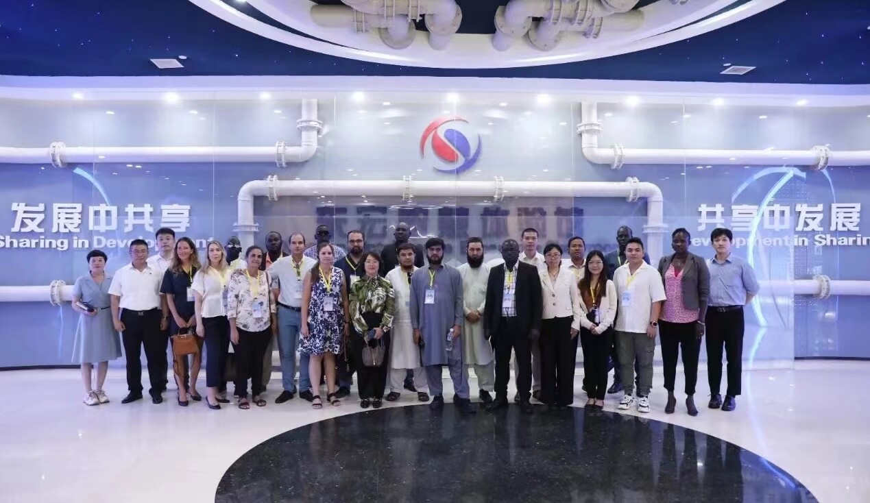 Семинар развивающихся стран «Китайский опыт – китайская социальная система и государственная политика» посетил Donghong Pipe Industry Co.,Ltd. 