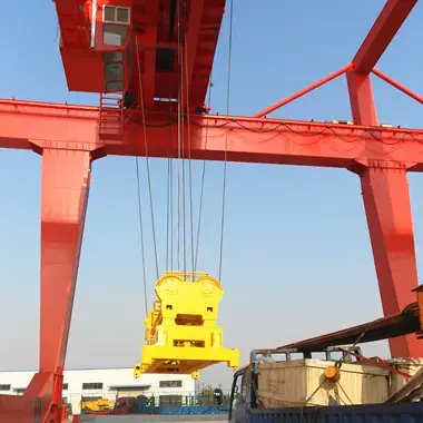 Electric hydraulic telescopic spreader