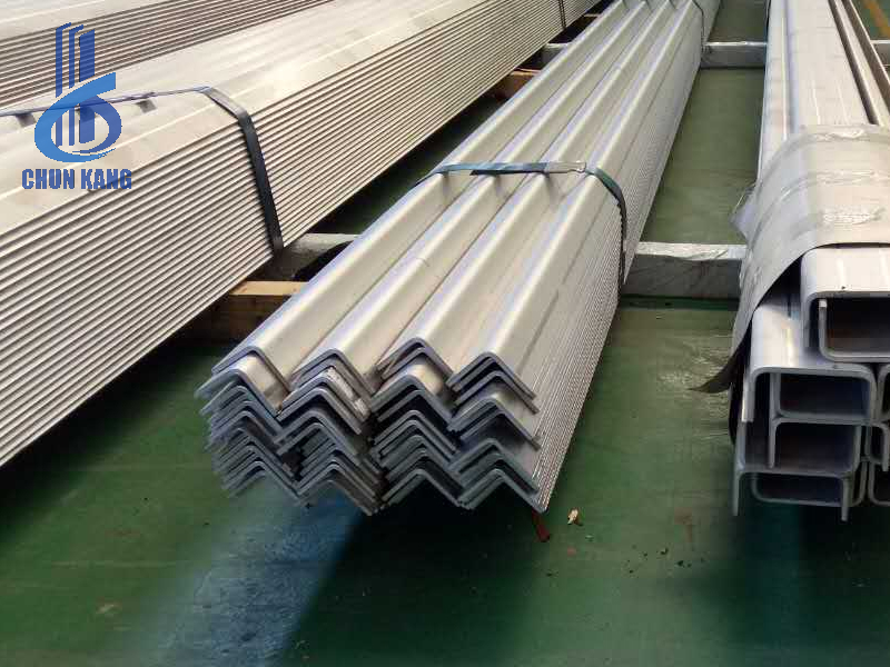 10Cr18Ni12/S30500,305 Stainless Steel Angle