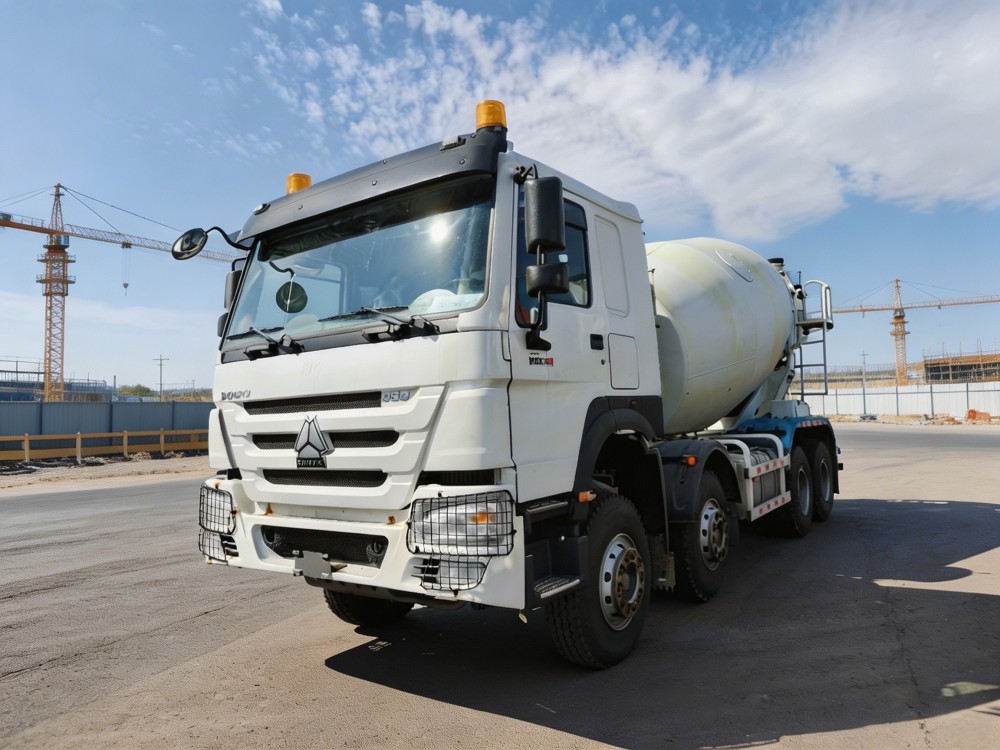 HOWO-7 8×4  12CBM