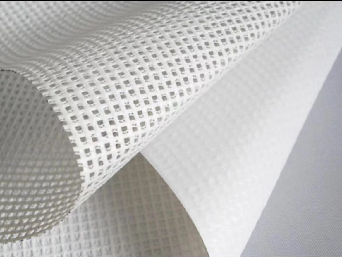 Mesh banner with liner