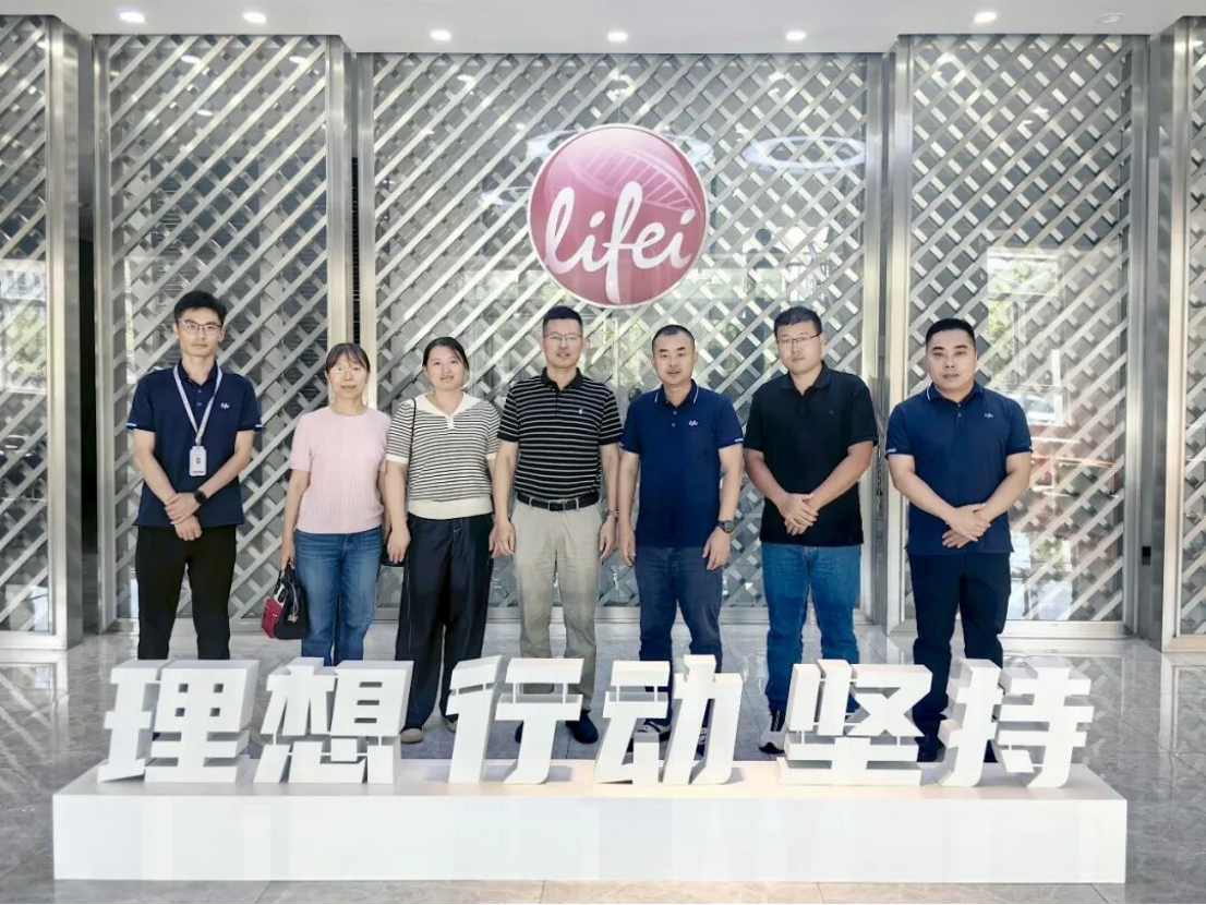 Professor Zhou Hong from the School of Chemistry and Molecular Engineering at Qingdao University of Science and Technology, along with his delegation, visited LIFEBIO for an exchange.