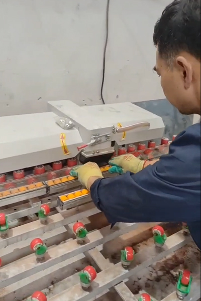Customers in Enshi, Hubei Province buy our company's edging and film grinding machine equipment