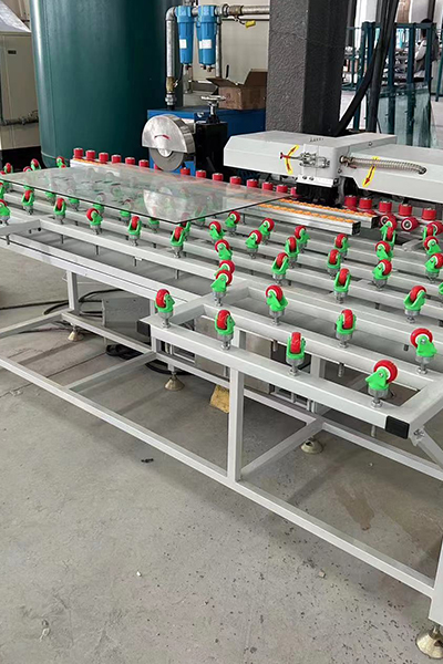 Liaocheng Yaohua Energy Saving Glass Co., Ltd. has two tempered glass factory cutting and grinding line