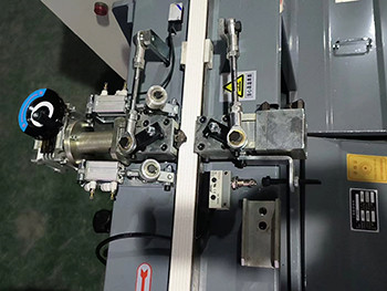 Pressure free butyl adhesive coater-8.jpg Pressure free butyl adhesive coater-8.jpg