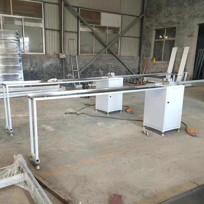 Aluminum strip cutting saw