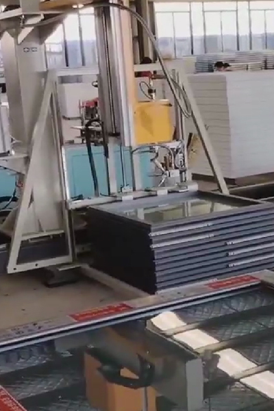 Servo 9 axis palletizing double station automatic door and window gluing machine