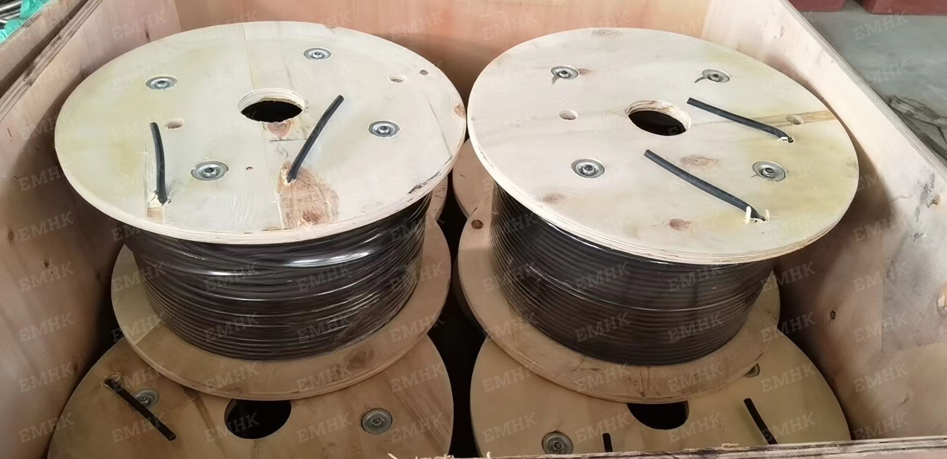 Stainless steel fiber optic test cable