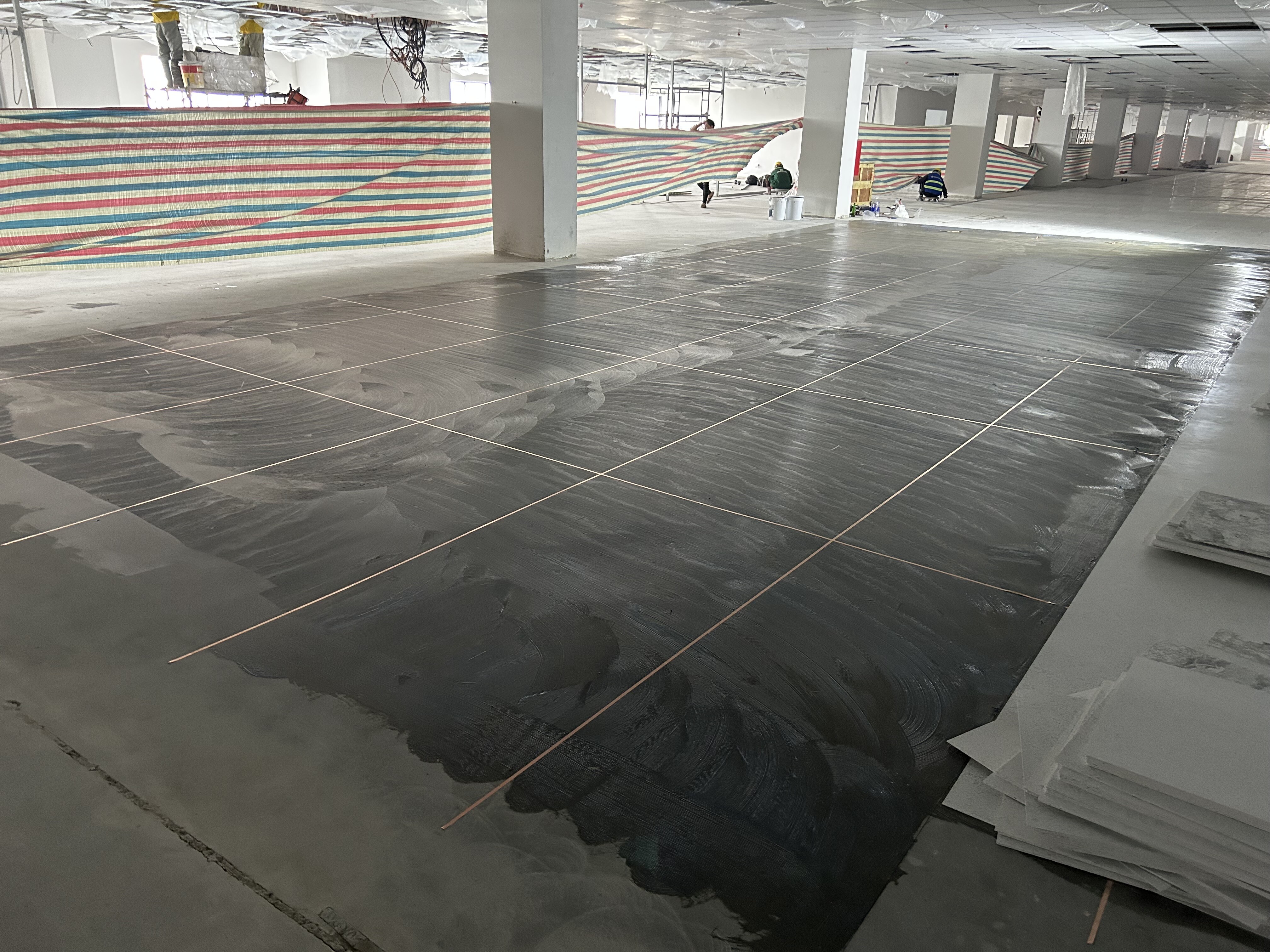 Case | ESD Vinyl Tile in Electronics Factory