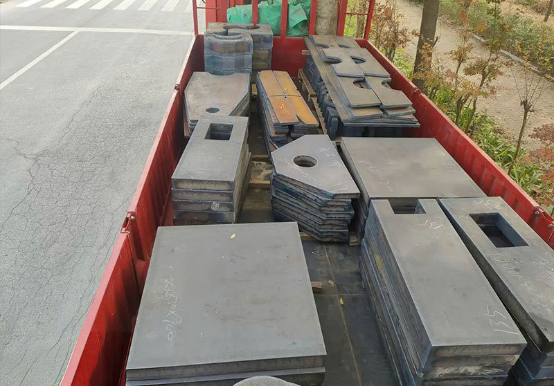 Cutting of thick carbon steel plates