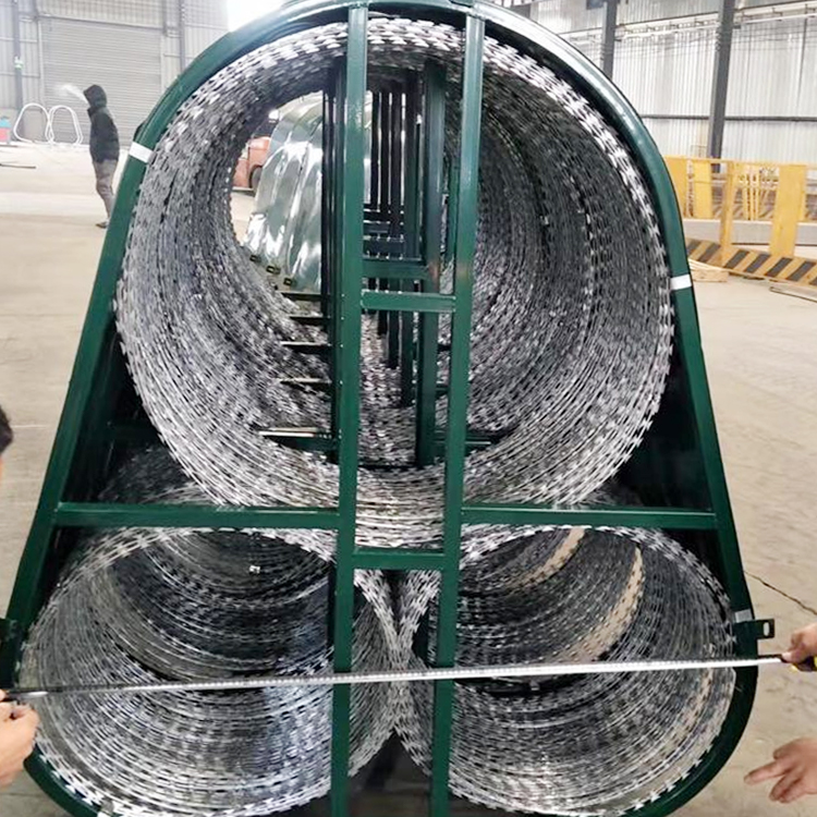 Learn razor blade barbed wire thistles roll cage hot-dip galvanized 304 material does not rust anti-theft fence with barbed wire