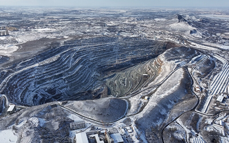 The iron ore operation area is making every effort to remove snow and prevent freezing to ensure stable production and operation