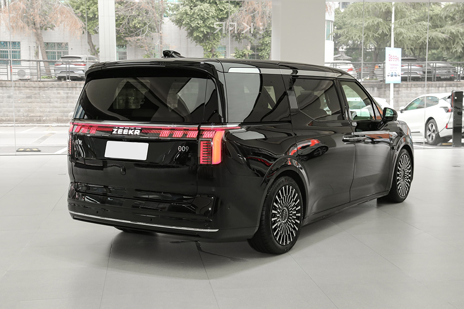 ​ZEEKR 009