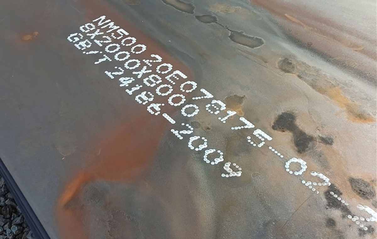 Features and uses of wear-resistant plates