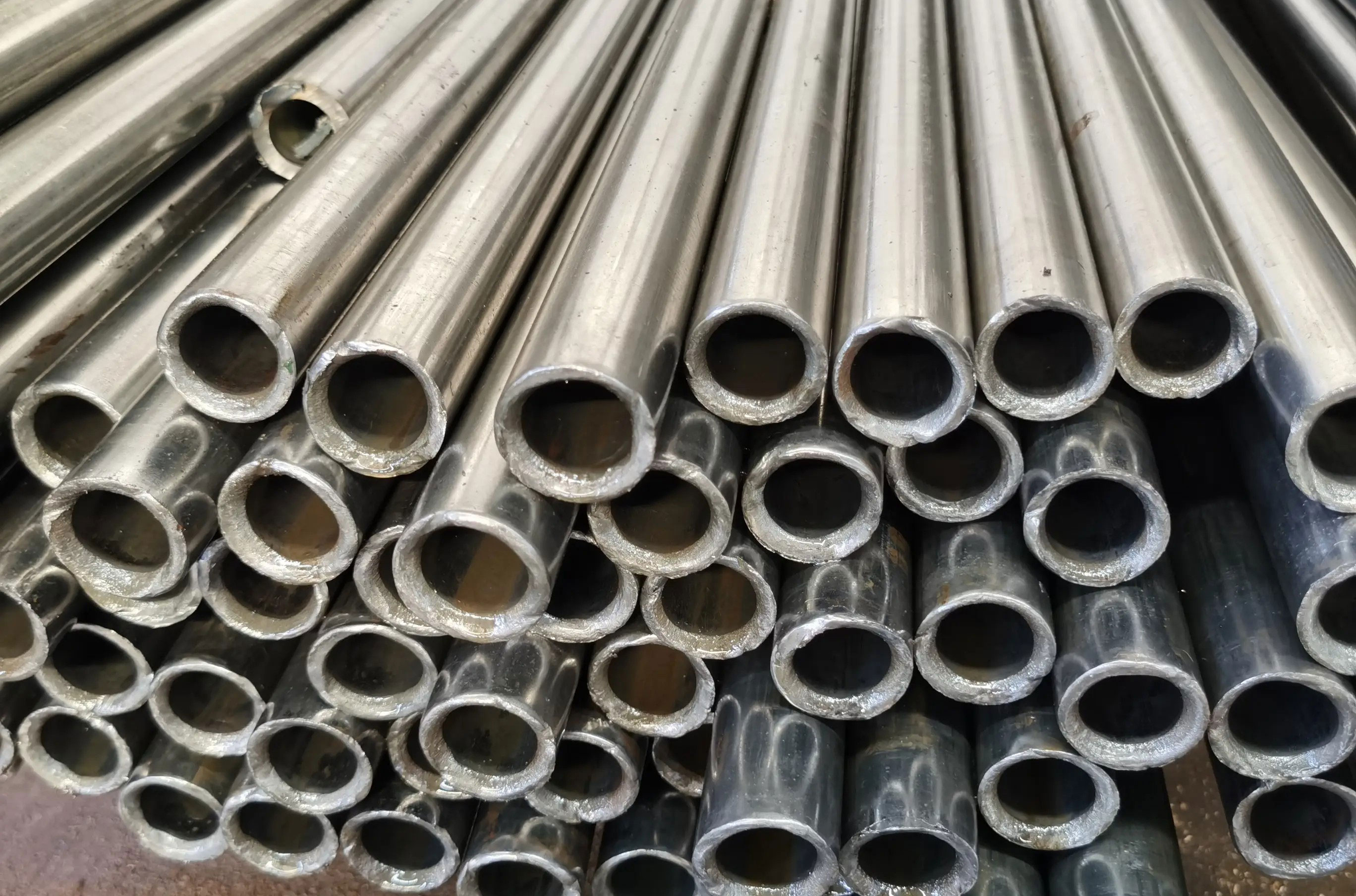 Characteristics and uses of precision seamless steel pipes