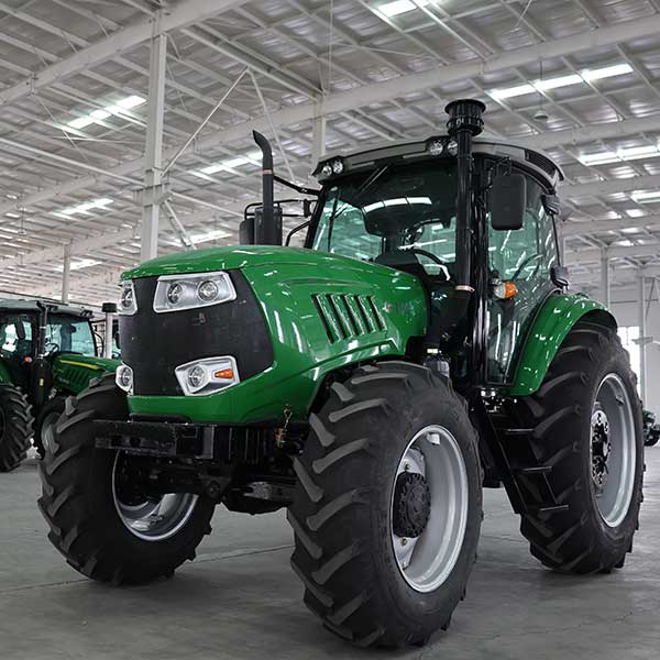 Four Wheel Tractor : 110-130HP