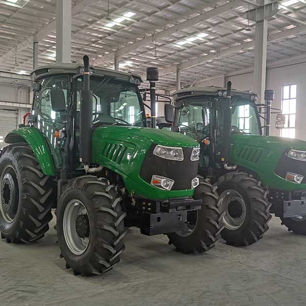 Four Wheel Tractor : 110-130HP